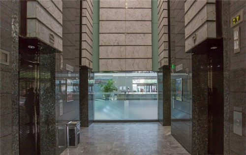 国际财经中心电梯