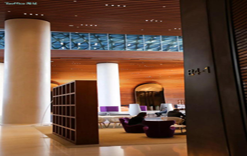 启皓大厦休闲区